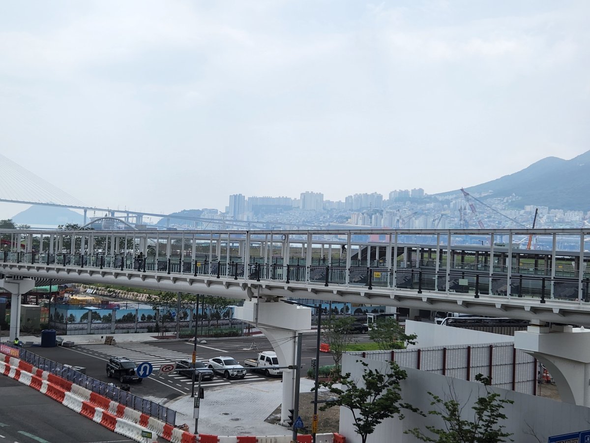 부산항(북항) 재개발 사업 공중연결보행데크 (253M)설치공사